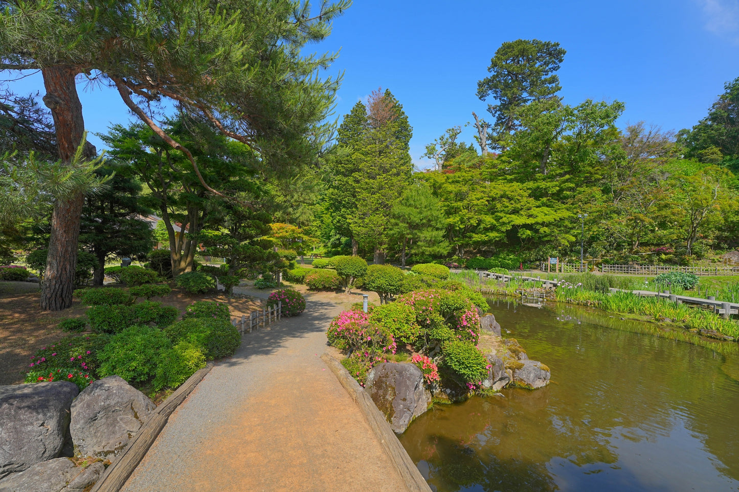 Aomori Private Shore Excursion: Hirosaki Castle & Apple Hill Day Tour