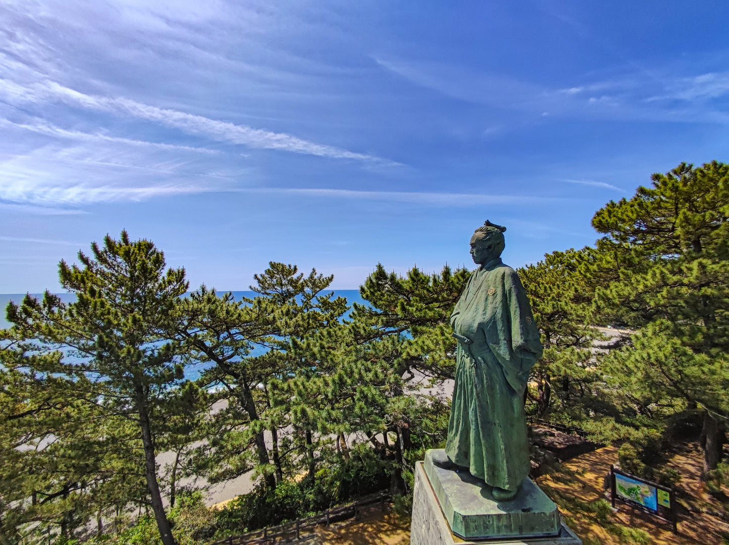 Kochi Private Shore Excursion: Coastal Scenery, Historic Castle & Local Market